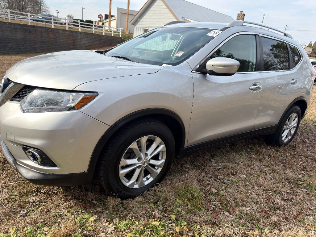 2014 Nissan Rogue SV's photo